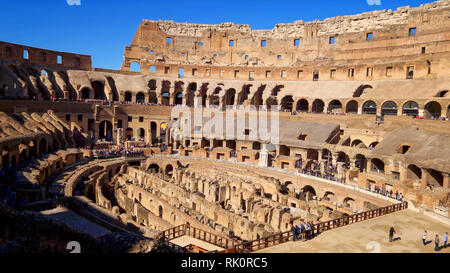 Interno del Colosseo a Roma, Italia Foto Stock