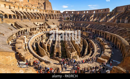 Interno del Colosseo a Roma, Italia Foto Stock