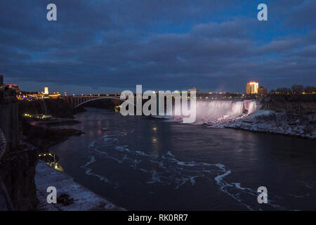 Lluminated Cascate del Niagara in Canada Foto Stock