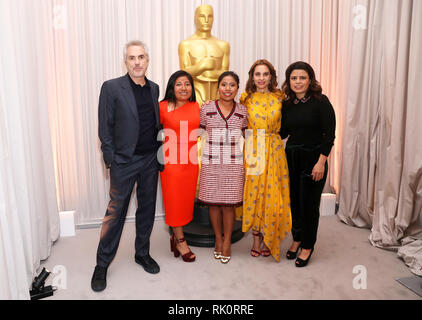 Alfonso Cuaron (l-r), Nancy Garcia Garcia, Yalitza Aparicio, Marina de Tavira e Gabriela Rodriguez frequentando l'Oscar Nominee Champagne Reception tè presso la struttura Claridge's Ballroom di Londra, Regno Unito. Foto Stock