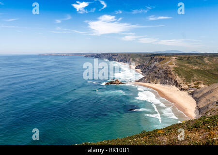 Praia de Cordoama visto dalla Torre de Aspa, a sud ovest della costa atlantica del Portogallo Foto Stock