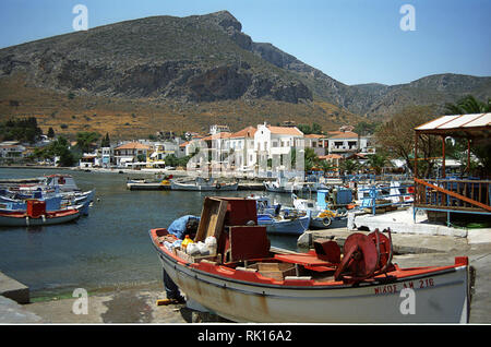 Il porto di Gefyra, il gateway per Monemvassía, Laconia, Grecia Foto Stock