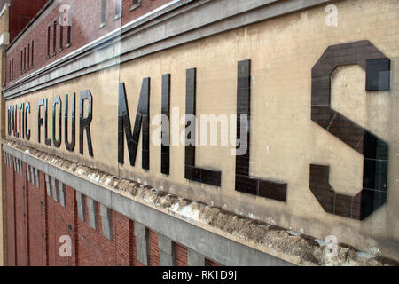 Fiore del Baltico Mills segno sul Baltico Centro per l Arte Contemporanea, Gateshead Inghilterra REGNO UNITO Foto Stock