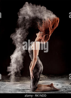 La danza di farina con una ballerina Foto Stock