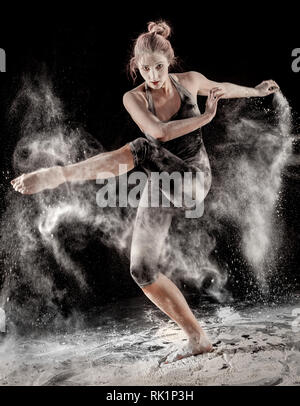 La danza di farina con una ballerina Foto Stock