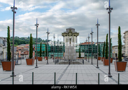 Lourdes, Francia; Agosto 2013: Lourdes, Francia; Agosto 2013: El Monumento ai Caduti del Escultor FranÃ§ois Mourgues è situato nel Peyramale P Foto Stock