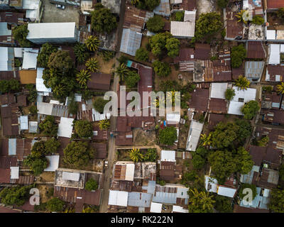 Vista aerea del latino villaggio rurale baraccopoli in Guatemala Foto Stock