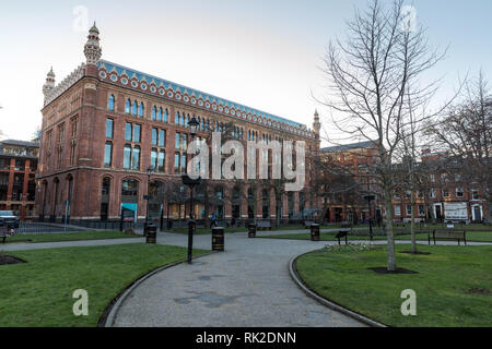 San Paolo in casa Park Square, Leeds, West Yorkshire. L' edificio fu costruito nel 1878 ed era originariamente un magazzino e il panno opere. Foto Stock