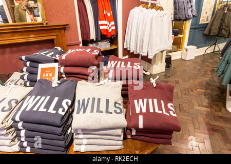 Interno di un martinetto di testamenti negozio di abbigliamento nel centro della città di Manchester, Inghilterra Foto Stock