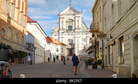 VILNIUS, Lituania - 7 giugno 2018: chiesa cattolica di Santa Teresa in Didzioji street nella parte storica della città vecchia di Vilnus, Lituania Foto Stock