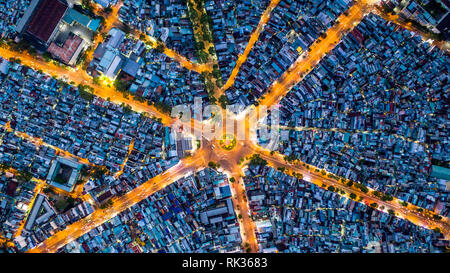 Nga sau Cong Hoa rotonda o cerchio di traffico, Ho Chi Minh City o Saigon Vietnam