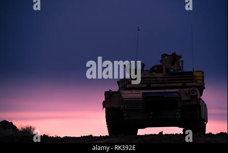 Società alfa, 2° Battaglione, 116reggimento di cavalleria, conduce la tabella 6 serbatoio di qualificazione dell'equipaggio di Febbraio 4, 2019, Orchard Combat Training Center. L'Idaho Esercito Nazionale soldati di guardia sono la preparazione per il 116Calvario Brigade Combat Team di rotazione prossimo presso il Centro Nazionale di Allenamento, Fort Irwin, California, entro la fine di quest'anno. Foto Stock