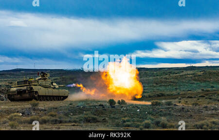 Società alfa, 2° Battaglione, 116reggimento di cavalleria, condotta tabella sei serbatoio di qualificazione dell'equipaggio di Febbraio 4, 2019, Orchard Combat Training Center. L'Idaho Esercito Nazionale soldati di guardia sono la preparazione per il 116Calvario Brigade Combat Team di rotazione prossimo presso il Centro Nazionale di Allenamento, Fort Irwin, California, entro la fine di quest'anno. Foto Stock