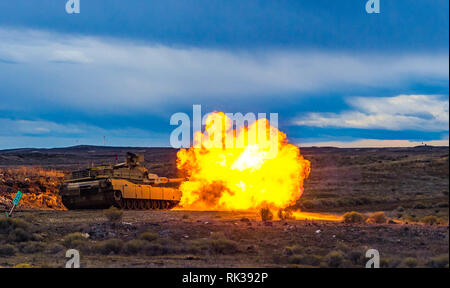 Società alfa, 2° Battaglione, 116reggimento di cavalleria, condotta tabella sei serbatoio di qualificazione dell'equipaggio di Febbraio 4, 2019, Orchard Combat Training Center. L'Idaho Esercito Nazionale soldati di guardia sono la preparazione per il 116Calvario Brigade Combat Team di rotazione prossimo presso il Centro Nazionale di Allenamento, Fort Irwin, California, entro la fine di quest'anno. Foto Stock