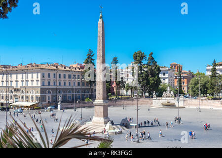 Roma, Italia - 3 Luglio 2017: la Piazza del Popolo è una grande piazza di Roma. Il nome in Italiano moderno significa letteralmente la Piazza del Popolo Foto Stock