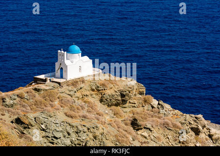 Chiesa dei Sette Martiri con vista mare, Kastro di Sifnos isola in Grecia Foto Stock