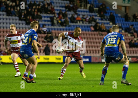 8 febbraio 2019 , DW Stadium, Wigan, Inghilterra; Betfred Super League, Round 2, Wigan Warriors vs Leeds rinoceronti ; Thomas Leuluai (7) di Wigan Warriors durante il gioco al DW Stadium. Credito: Richard Long/news immagini Foto Stock