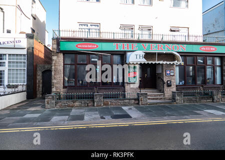 Blackpool Regno Unito, 9 febbraio, 2019. Meteo news. Tempesta Erik provoca un sacco di danni al popolare località di villeggiatura, tetti e tettoie hotel a sostenere il peso della tempesta. Credito: gary telford/Alamy Live News Foto Stock