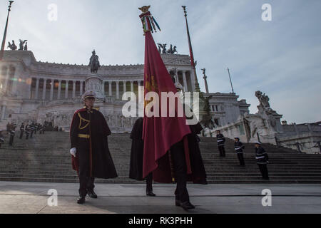 Foto di Valerio Portelli/LaPresse 09-02-2019 Roma,Italia Cronaca nella foto: Sacello del Milite Ignoto-Altare della Patria Deposizione corona di alloro presso l'Altare della Patria Foto Valerio Portelli/LaPresse 09 febbraio 2019 Roma,Italia News nel pic: Santuario della Soldier-Altare sconosciuto della Patria deposizione corona di alloro presso il Santuario Nazionale Foto Stock