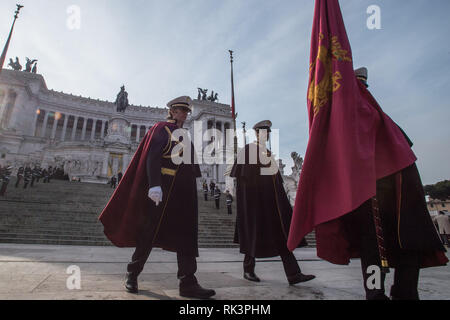 Foto di Valerio Portelli/LaPresse 09-02-2019 Roma,Italia Cronaca nella foto: Sacello del Milite Ignoto-Altare della Patria Deposizione corona di alloro presso l'Altare della Patria Foto Valerio Portelli/LaPresse 09 febbraio 2019 Roma,Italia News nel pic: Santuario della Soldier-Altare sconosciuto della Patria deposizione corona di alloro presso il Santuario Nazionale Foto Stock