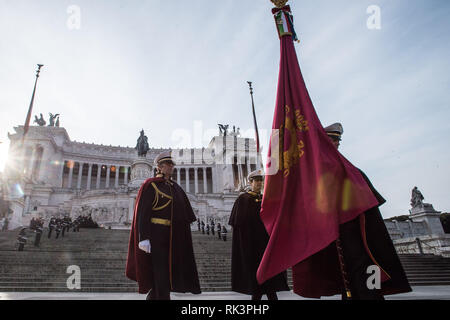 Foto di Valerio Portelli/LaPresse 09-02-2019 Roma,Italia Cronaca nella foto: Sacello del Milite Ignoto-Altare della Patria Deposizione corona di alloro presso l'Altare della Patria Foto Valerio Portelli/LaPresse 09 febbraio 2019 Roma,Italia News nel pic: Santuario della Soldier-Altare sconosciuto della Patria deposizione corona di alloro presso il Santuario Nazionale Foto Stock