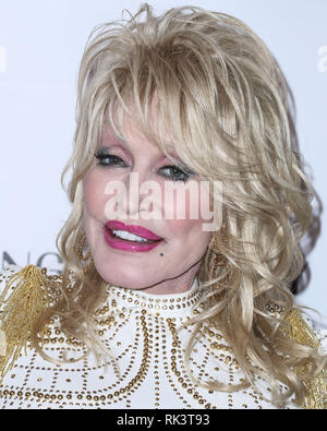 Los Angeles, Stati Uniti. Il giorno 08 Febbraio, 2019. LOS ANGELES, CA, Stati Uniti d'America - 08 febbraio: cantante Dolly Parton arriva a 2019 MusiCares persona dell'anno in onore di Dolly Parton tenutosi presso il Los Angeles Convention Center in Febbraio 8, 2019 a Los Angeles, California, Stati Uniti. (Foto di Xavier COLLIN/Image Press Agency) Credito: Image Press Agency/Alamy Live News Foto Stock