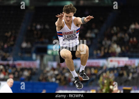 Birmingham, Regno Unito. 09Feb, 2019. Henry Clarkson in Uomini Salto triplo Finale durante la SPAR British Indoor Athletics Championships 2019 all'Arena Birmingham su Sabato, 09 febbraio 2019. BIRMINGHAM INGHILTERRA. (Solo uso editoriale, è richiesta una licenza per uso commerciale. Nessun uso in scommesse, giochi o un singolo giocatore/club/league pubblicazioni.) Credito: Taka G Wu/Alamy News Credito: Taka Wu/Alamy Live News Foto Stock