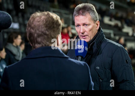 Almelo, Paesi Bassi. 09Feb, 2019. calcio Eredivisie olandese Stagione 2018 - 2019, Polman Stadium, Heracles Almelo Coach Frank credito Wormuth: Pro scatti/Alamy Live News Foto Stock
