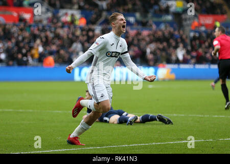 Swansea, Regno Unito. 09Feb, 2019. George Byers di Swansea City celebra dopo segna i suoi team obiettivo 1a. EFL Skybet partita in campionato, Swansea City v Millwall presso il Liberty Stadium di Swansea, Galles del Sud sabato 9 febbraio 2019. Questa immagine può essere utilizzata solo per scopi editoriali. Solo uso editoriale, è richiesta una licenza per uso commerciale. Nessun uso in scommesse, giochi o un singolo giocatore/club/league pubblicazioni. pic da Andrew Orchard/Andrew Orchard fotografia sportiva/Alamy Live news Credito: Andrew Orchard fotografia sportiva/Alamy Live News Foto Stock