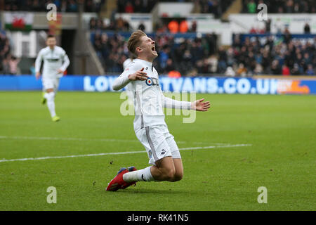 Swansea, Regno Unito. 09Feb, 2019. George Byers di Swansea City celebra dopo segna i suoi team obiettivo 1a. EFL Skybet partita in campionato, Swansea City v Millwall presso il Liberty Stadium di Swansea, Galles del Sud sabato 9 febbraio 2019. Questa immagine può essere utilizzata solo per scopi editoriali. Solo uso editoriale, è richiesta una licenza per uso commerciale. Nessun uso in scommesse, giochi o un singolo giocatore/club/league pubblicazioni. pic da Andrew Orchard/Andrew Orchard fotografia sportiva/Alamy Live news Credito: Andrew Orchard fotografia sportiva/Alamy Live News Foto Stock