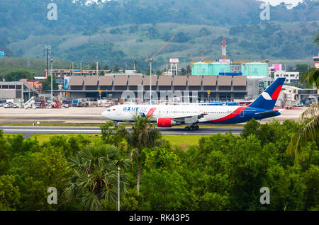 Boeing Azur aria decolla Foto Stock