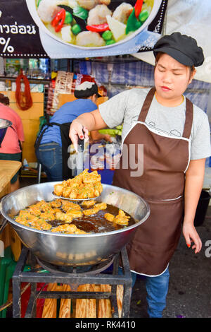 Cucina di strada, Chiang Mai. Della Thailandia Foto Stock