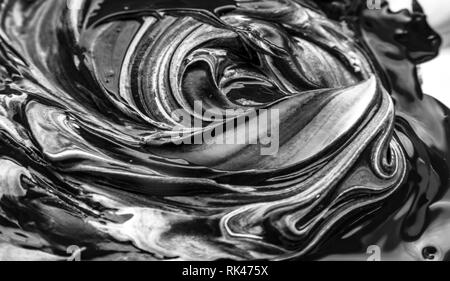 Abstract in bianco e nero artwork come risultato della miscelazione di vernice Foto Stock