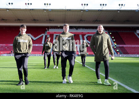 I giocatori del Leeds United in campo al Middlesbrough's Riverside Football Stadium prima della partita dello Sky Bet Championship al Riverside Stadium di Middlesbrough. Foto Stock