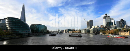 Vista autunnale, a sud e a nord del fiume Thames, London City, England, Regno Unito Foto Stock