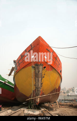 Lavoratori portuali ,06 february2019 dhaka Bangladesh, lavoratori portuali in un cantiere navale di Dhaka, Bangladesh. La cantieristica navale in Bangladesh è diventata una grande industria Foto Stock