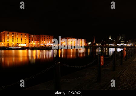 Inverno mattina colpo di Albert Dock e Pier Head, Liverpool, England, Regno Unito Foto Stock