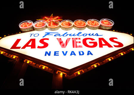 Benvenuto nella favolosa Las Vegas Nevada segno di notte Foto Stock