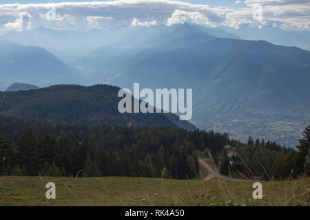 Una fantastica vista dalle montagne del sud tirolo Foto Stock