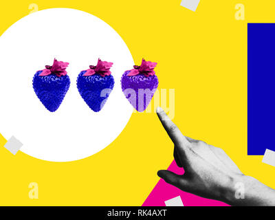 L'arte contemporanea collage in stile minimal concettuale astratto sfondo scelta circa la mano è rivolta verso uno dei tre fragole Foto Stock