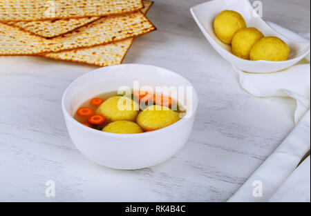 Matzah sfere, zuppa ebraica gnocco fatto da sulla Pasqua festa ebraica cibo kosher sfondo Foto Stock