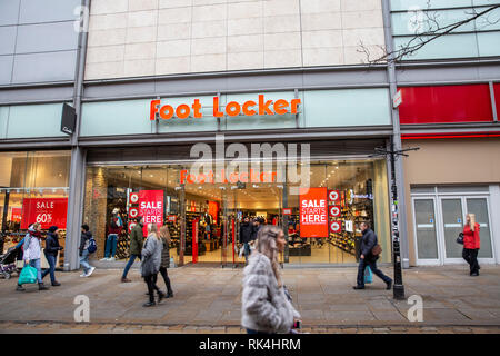 Per Foot Locker store nel centro di Manchester a vendere calzature e abbigliamento sportivo, Manchester, Inghilterra Foto Stock