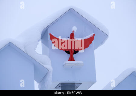 Colorful birdhouse in the garden light park, Foto Stock