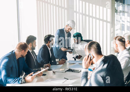 Una scheda indiano stati reclutati specialist per sviluppare tre serie di proposte per aiutare i consulenti economici per società di costruzioni Foto Stock