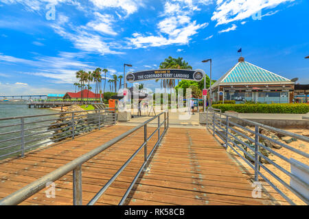 San Diego, California, Stati Uniti - 1 Agosto 2018: attrazione turistica della passerella in legno Coronado sbarco dei traghetti che portano a Coronado Island Foto Stock