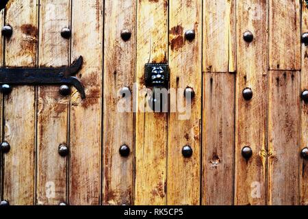 Lo splendore delle antiche porte bella marocchino porta vecchia. Marrakech, Marocco. Foto Stock