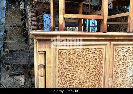 Lo splendore delle antiche porte bella marocchino porta vecchia. Marrakech, Marocco. Foto Stock