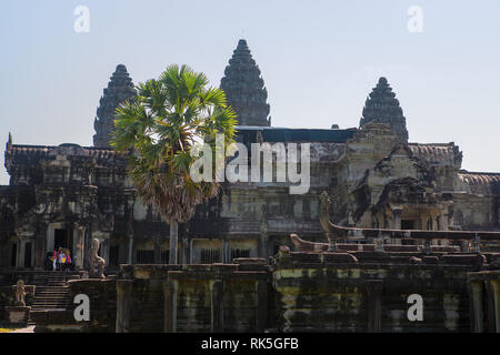 Fronte ovest del tempio principale, Angkor Wat, Siem Reap, Cambogia Foto Stock