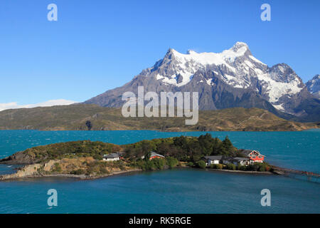 Il Cile, Magallanes, Torres del Paine, National Park, Lago Pehoe, Hosteria Pehoe, Paine Grande, Foto Stock