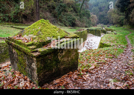 Acquedotto di Guamo, vicino a Lucca, Toscana, Italia, costruito da Lorenzo Nottolini nel 1823 Foto Stock